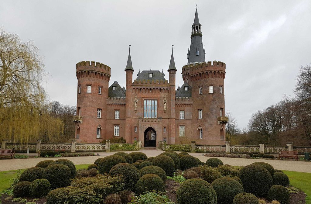 hansepuzzle 32083 - Schloss Moyland Puzzle, 500 Teile, Gebäude, 46,0 x 30,0cm mit hochwertiger Aufbewahrung, Kartonbox & Beutel