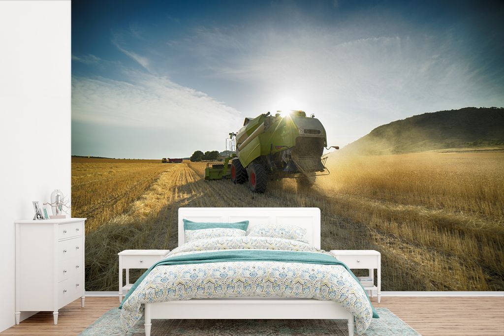 MuchoWow Fototapete für Wohnzimmer oder Schlafzimmer Wandtapete Vinyl Motivtapete Landwirtschaftliche Maschine in einem Maisfeld - 390x260 cm - ...