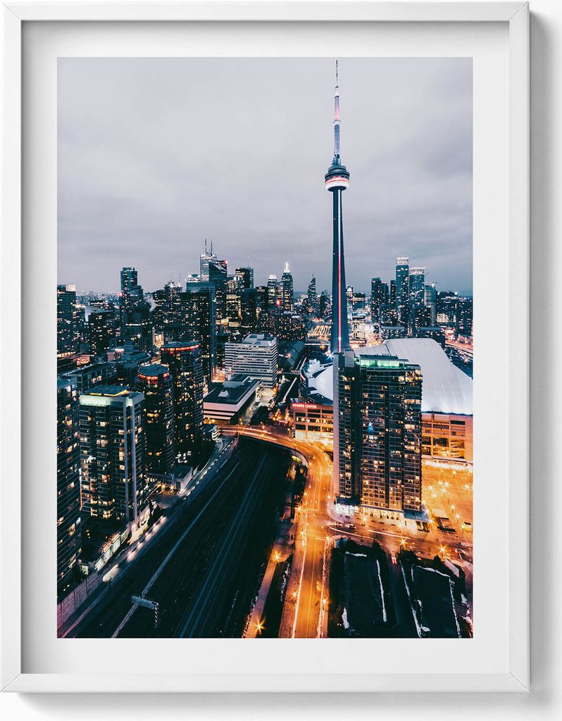 Blick auf die Stadt aus der Vogelperspektive– Wandbild mit Rahmen – Gerahmtes Bild – Wanddekoration – 60x80 cm – Weiß Rahmen