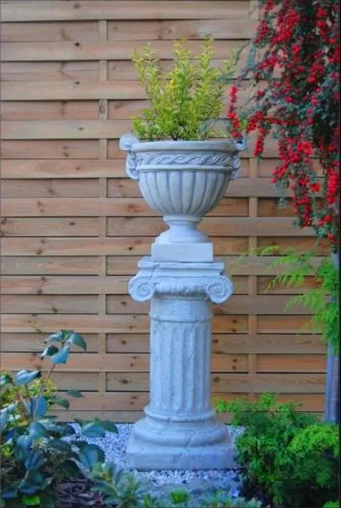 Socle Stable pour Sculpture de Jardin : Protégez et Exposez vos Statues