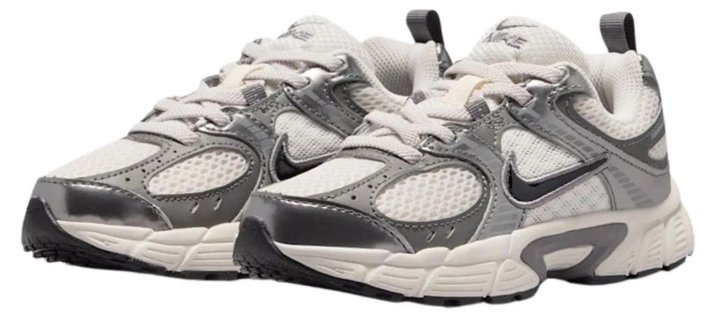 Nike V5 RNR Kinder Sneaker mit elastischen Schnürsenkeln und dämpfender Sohle