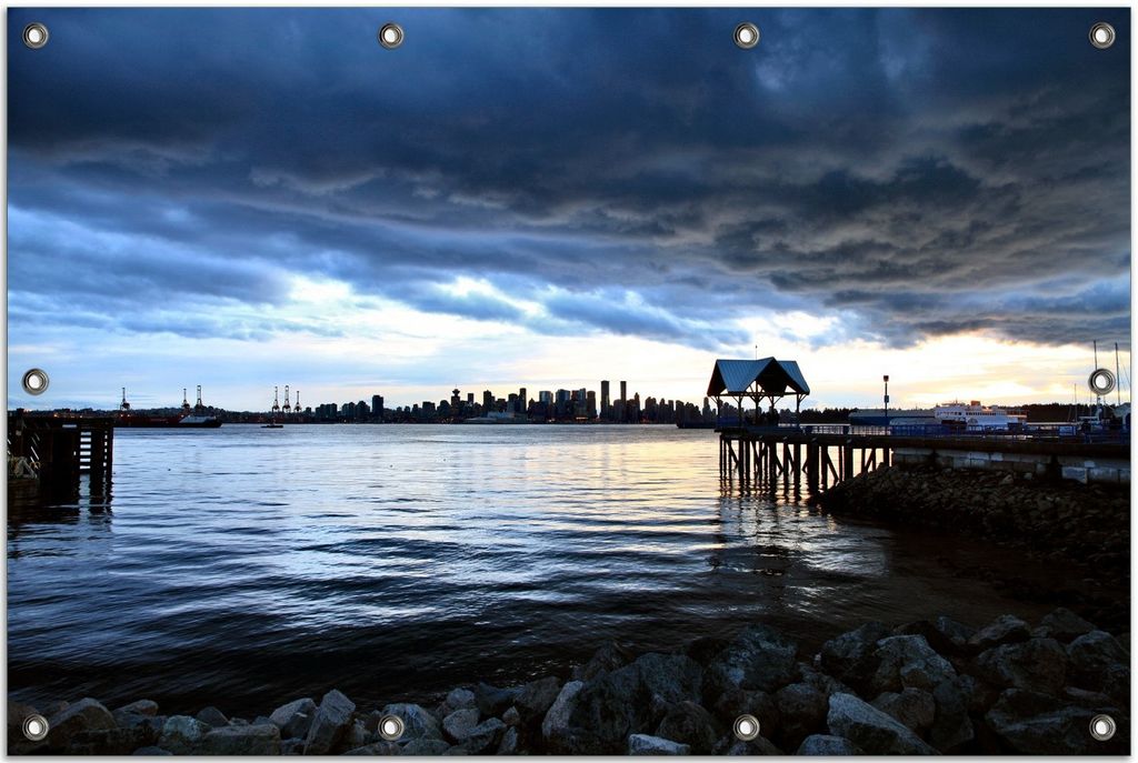 Wallario Outdoor-Poster für Garten oder Balkon, Motiv Blick über das Wasser auf Vancouver, in ca. 80 x 120 cm