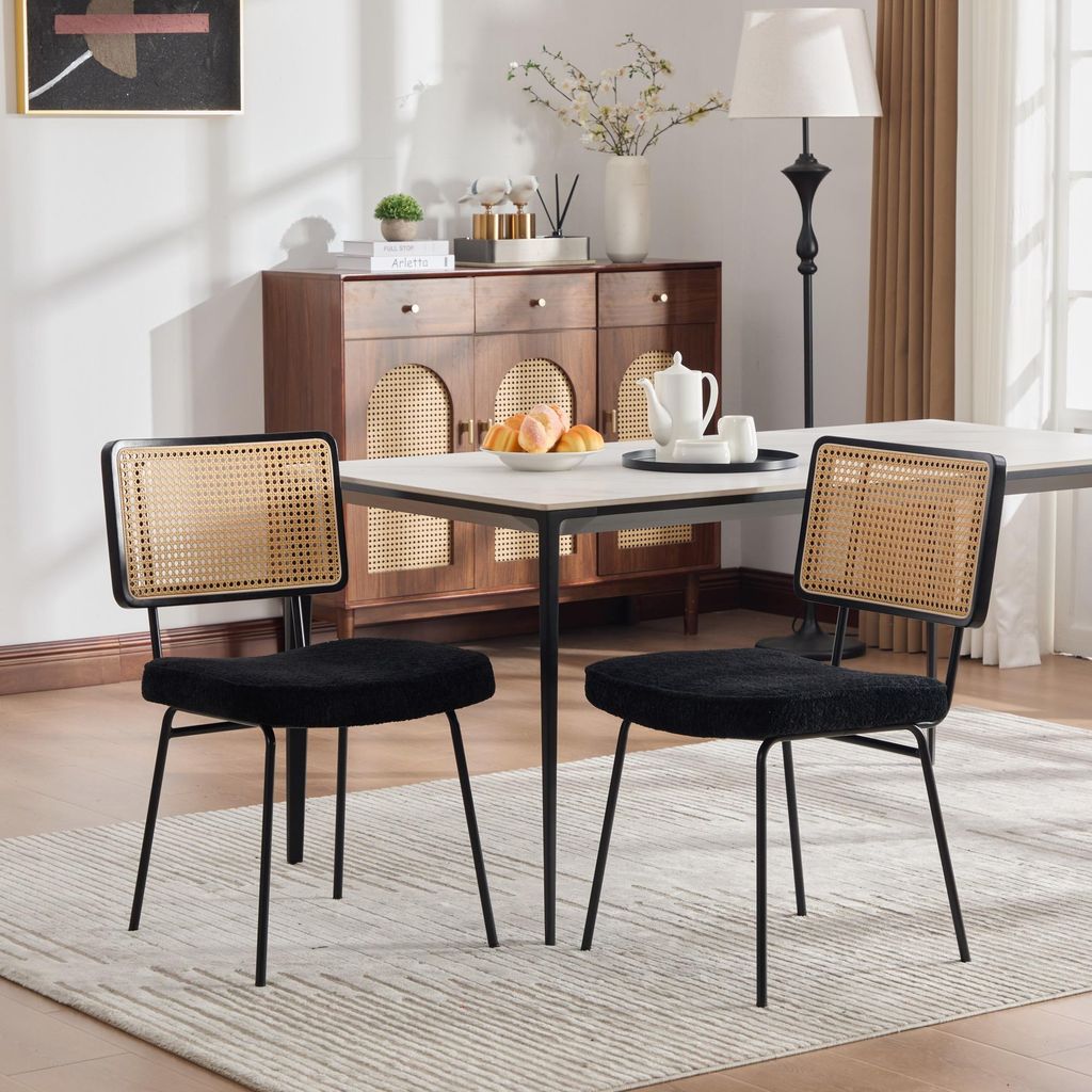okwish 2er-Set Esszimmerstuhl mit verstellbare Metallfüße, Rückenlehnenrahmen aus Massivholz, Rattandesign, Schwarz