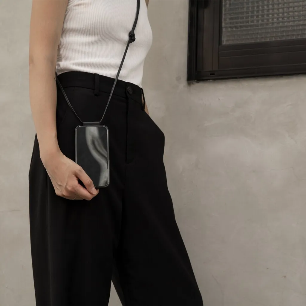 Bandoulière Cuir Native Union Clic Case Noir - Réglable et Résistante