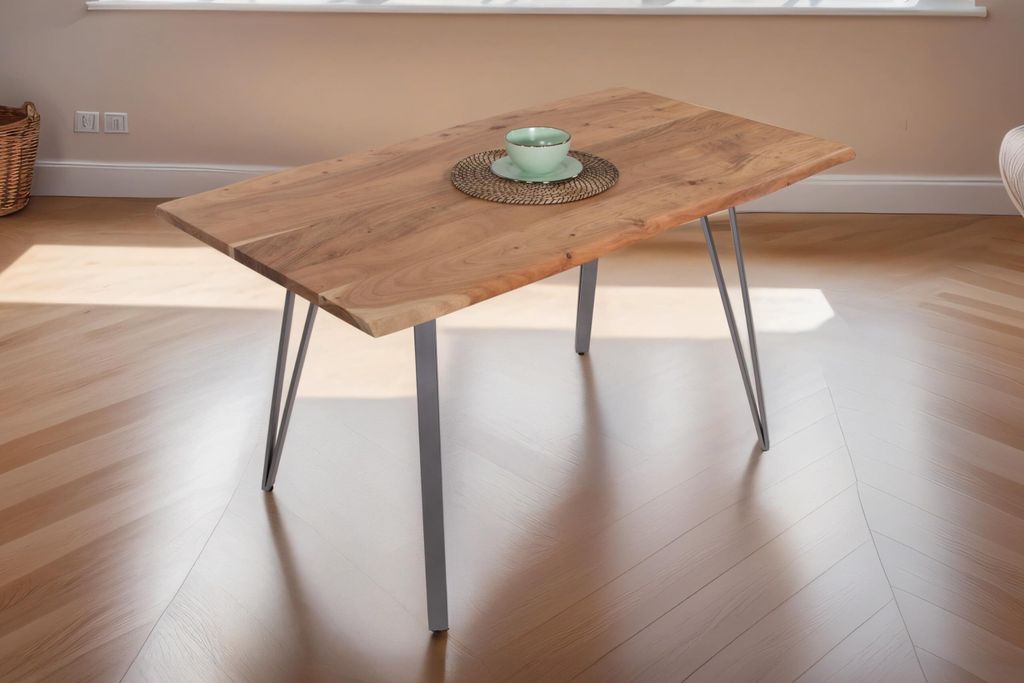 Baumkantentisch 140x80 cm Celia, Akazienholz naturfarben + massiv, echte Baumkante, Esstisch aus Massivholz, Esszimmertisch mit Metallgestell Silber