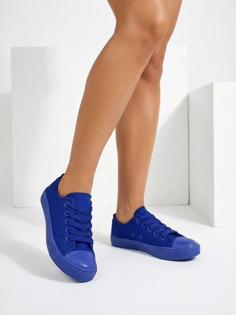 Blaue Sneaker mit runder Kappe und niedrigem Profil, Größe Produktbild 