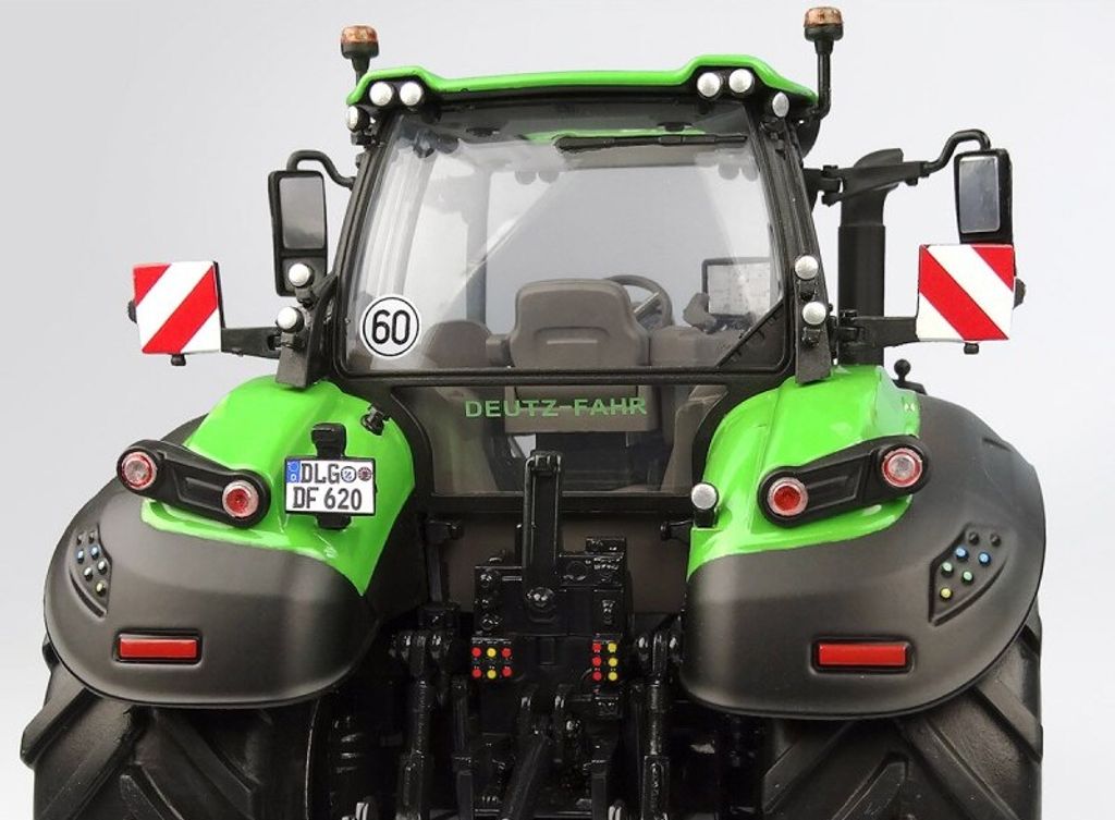 DEUTZ-FAHR 8280 TTV Warrior - Bruder 3162 - Hračky a modely Bruder na