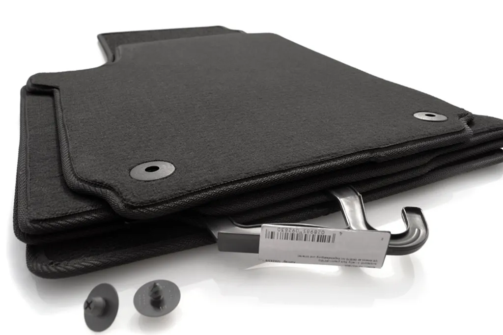 Tappetini VW Amarok Neri in Velours - Set 4 Pezzi Alta Qualità