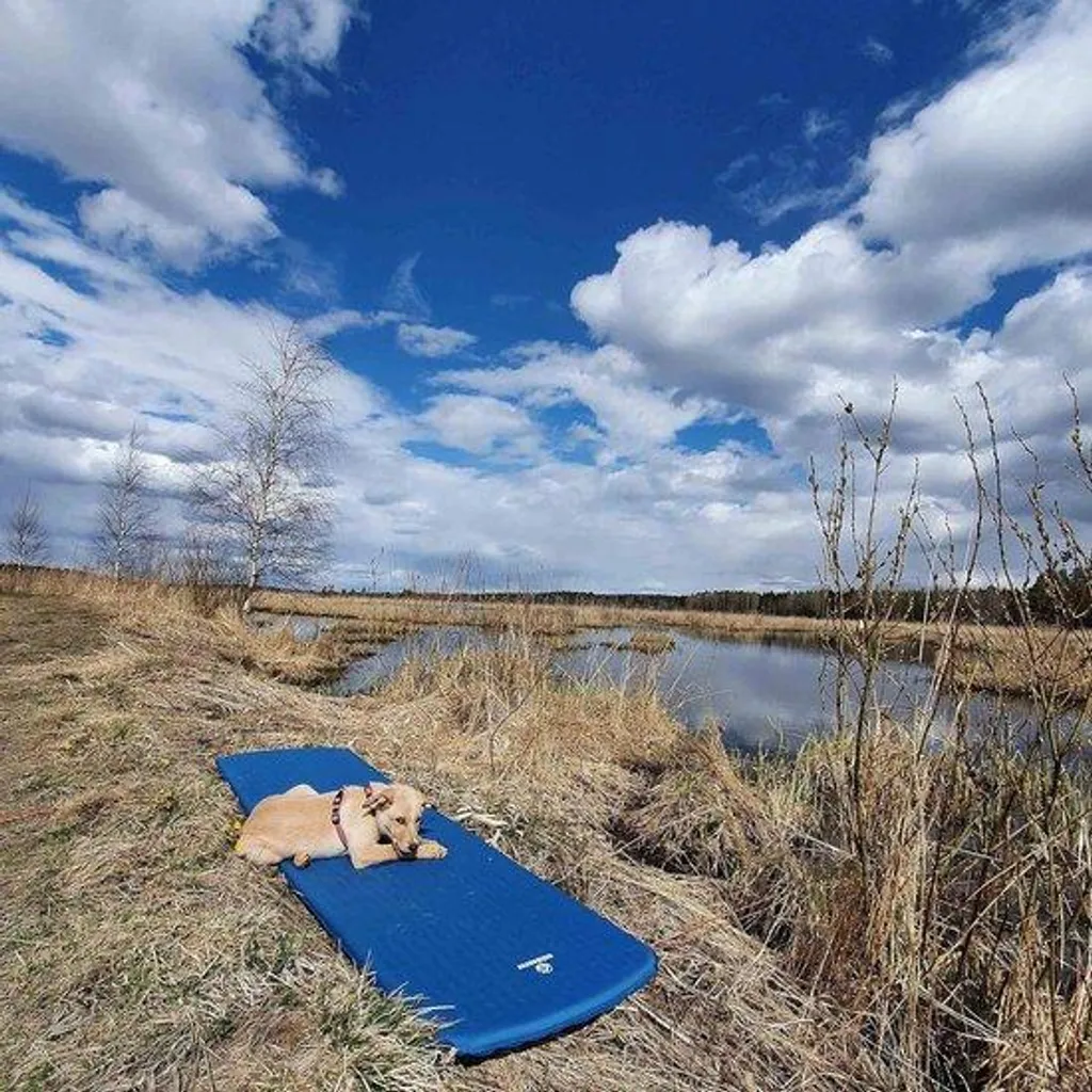 Matelas de sol autogonflant pour bivouac léger et randonnée été