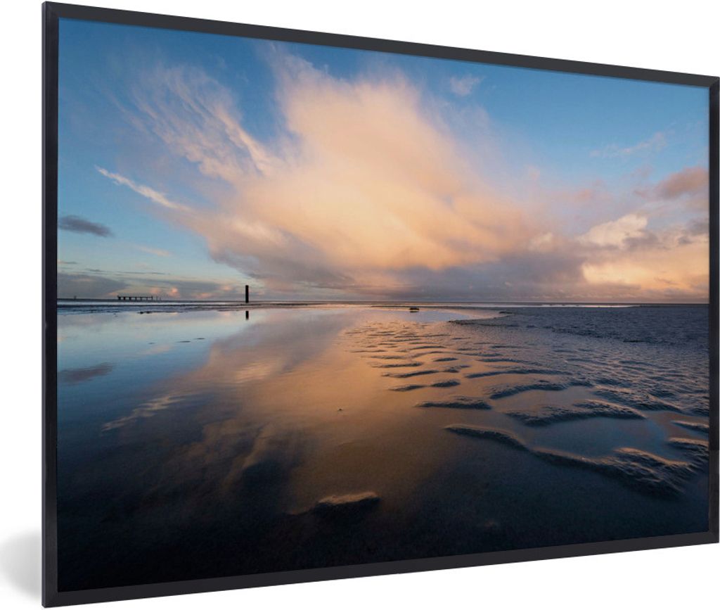 MuchoWow Gerahmtes Poster Ein Sonnenaufgang über dem Wasser in der Nähe der Insel Schiermonnikoog 60x40 cm - Poster mit Schwarzem Bilderrahmen ...