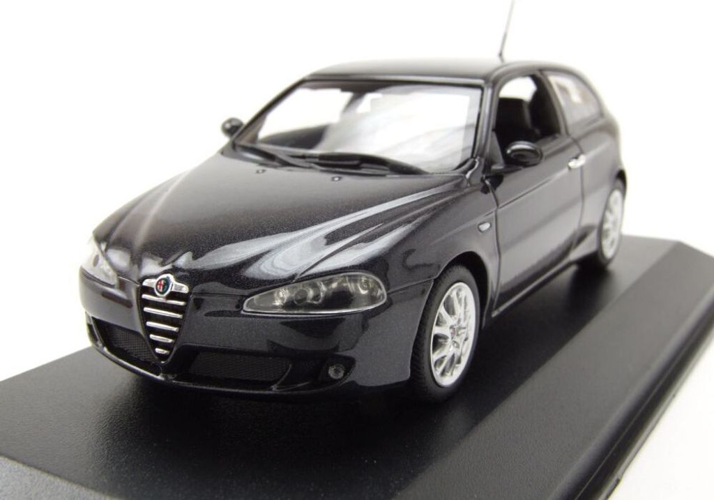 Maxichamps 940120561 Alfa Romeo 147 2005 schwarz metallic Produktbild 