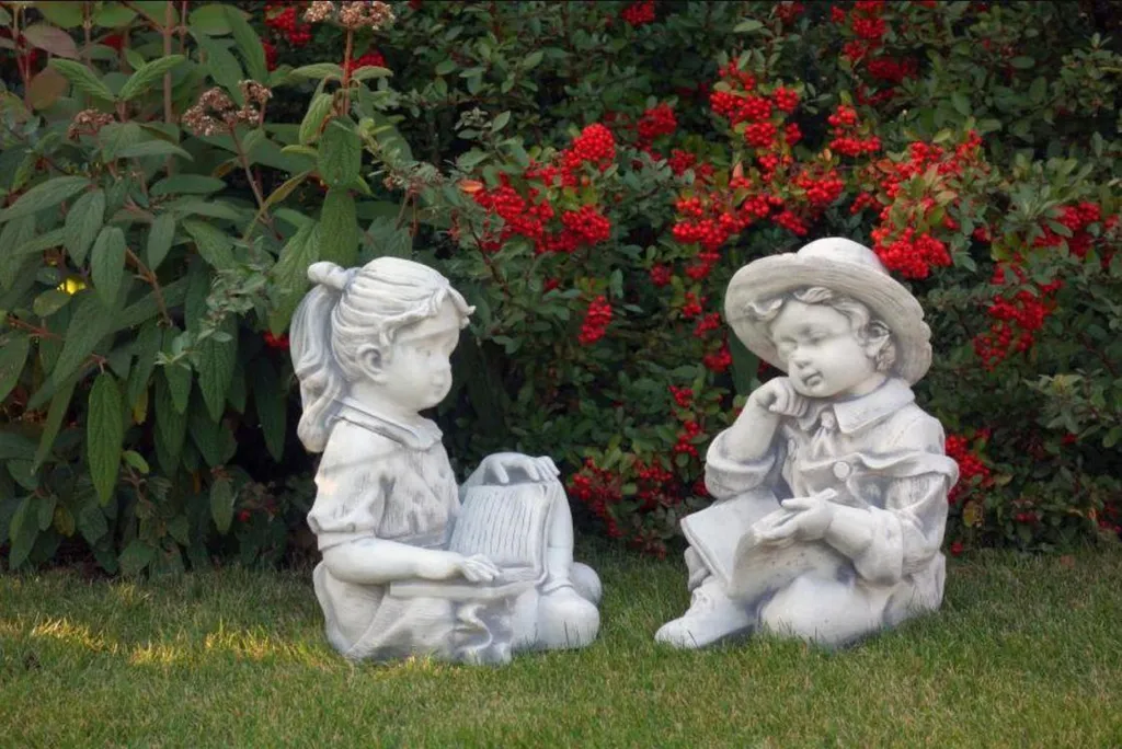 Statue Jardin Garçon 44cm en Résine Durable Résistant aux Intempéries