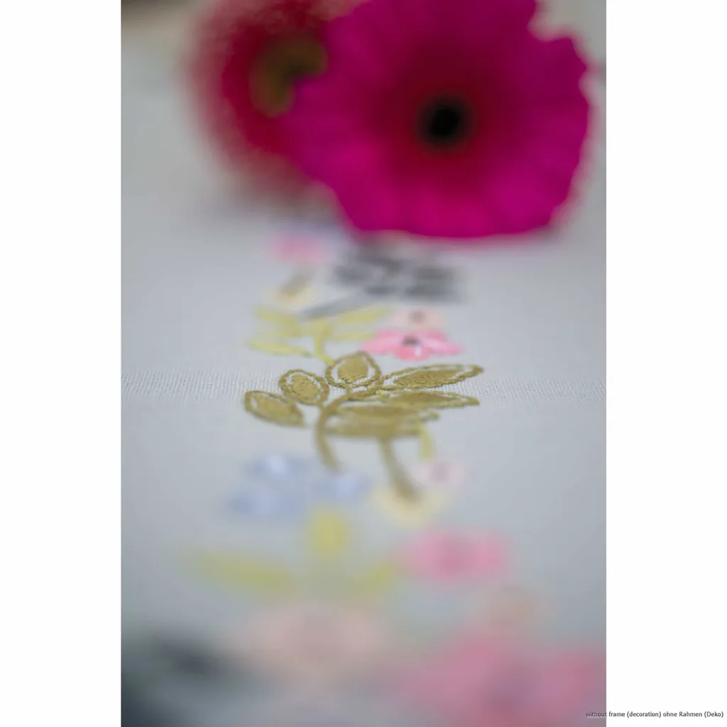 Nappe à Broder Points Plats Fleurs et Feuilles - Kit Complet Vervaco