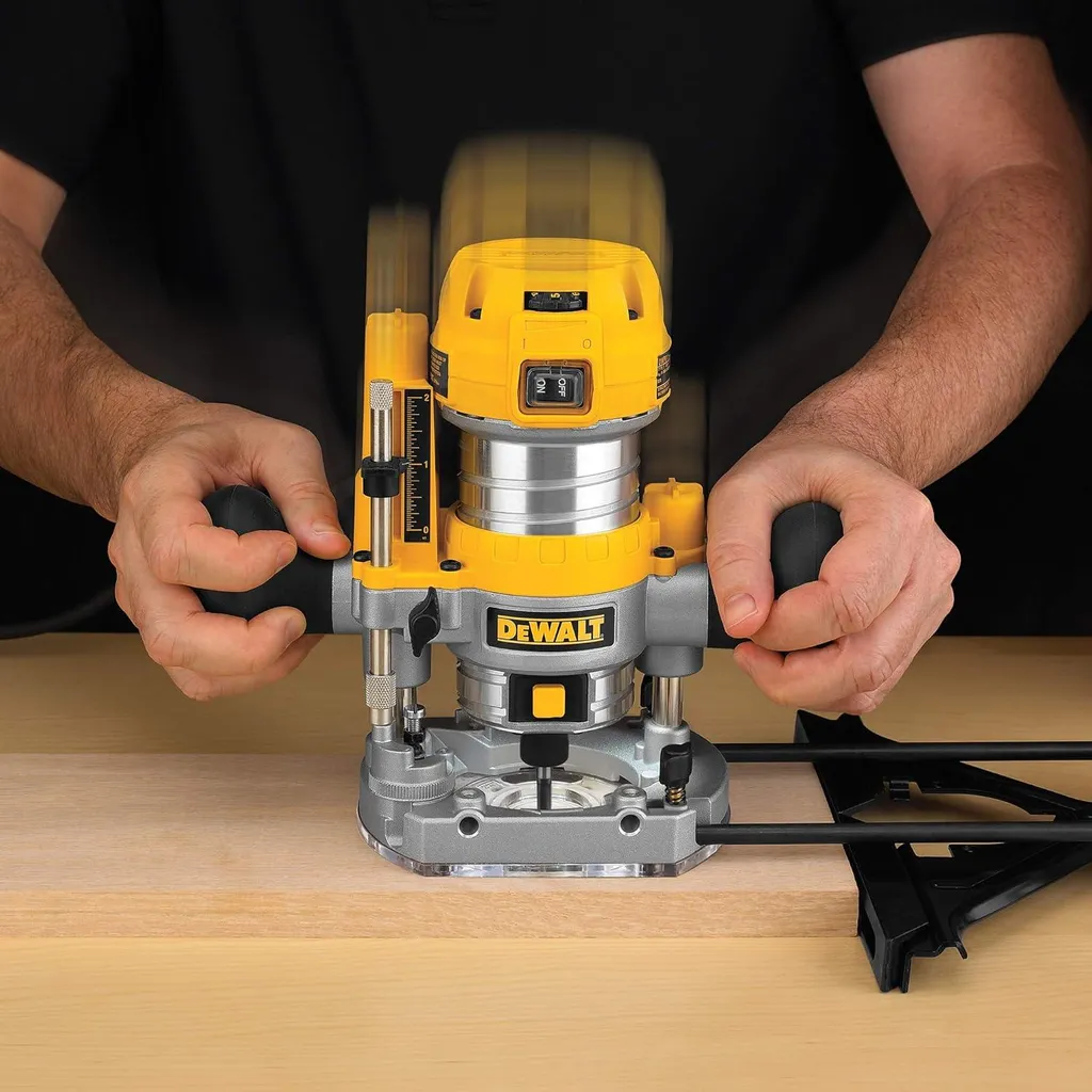 Défonceuse filaire compacte DEWALT 850W spécial Menuiserie
