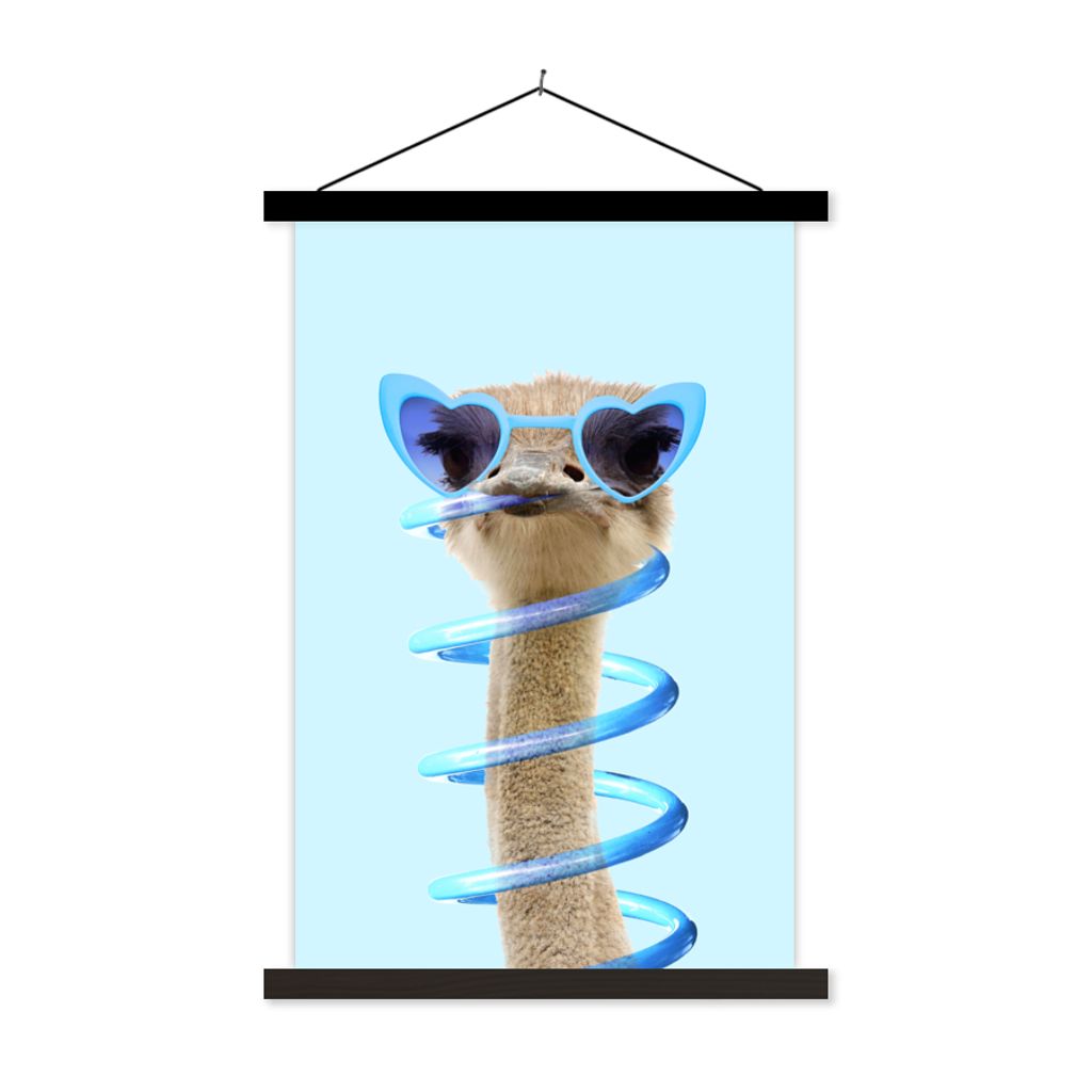 MuchoWow Textilposter Strauß - Sonnenbrille - Blau - Tiere 120x180 cm mit schwarzem Rahmen - Fotos
