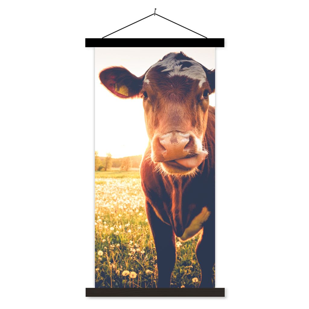 MuchoWow Textilposter Kuh - Sonnenuntergang - Blumen - Gras - Tiere 90x180 cm mit schwarzem Rahmen - Dekoration Wohnzimmer