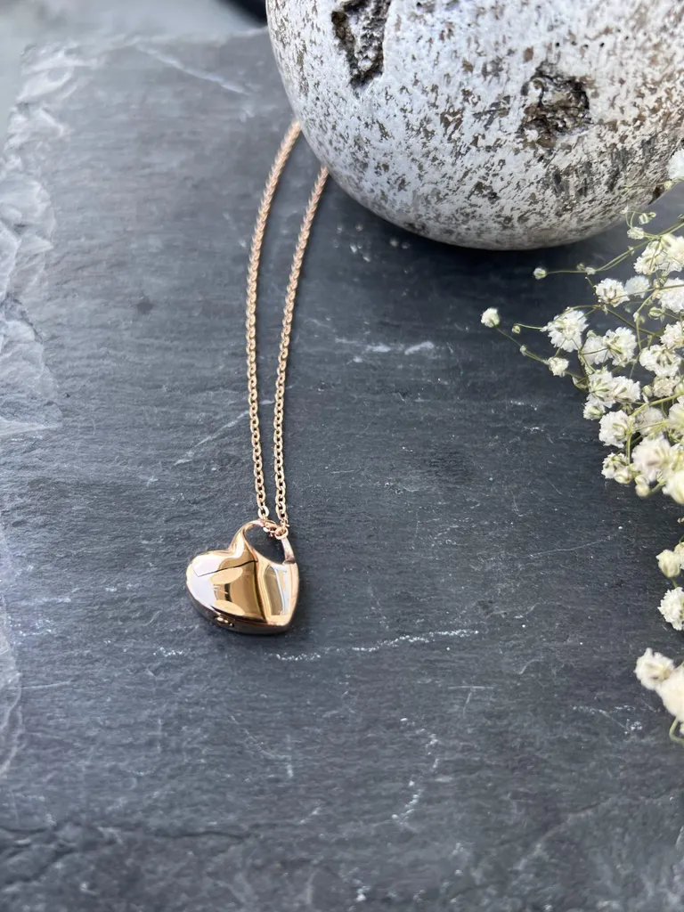 Collana Porta Ceneri Design Cuore Legno: Ricordo Discreto ed Elegante - 2
