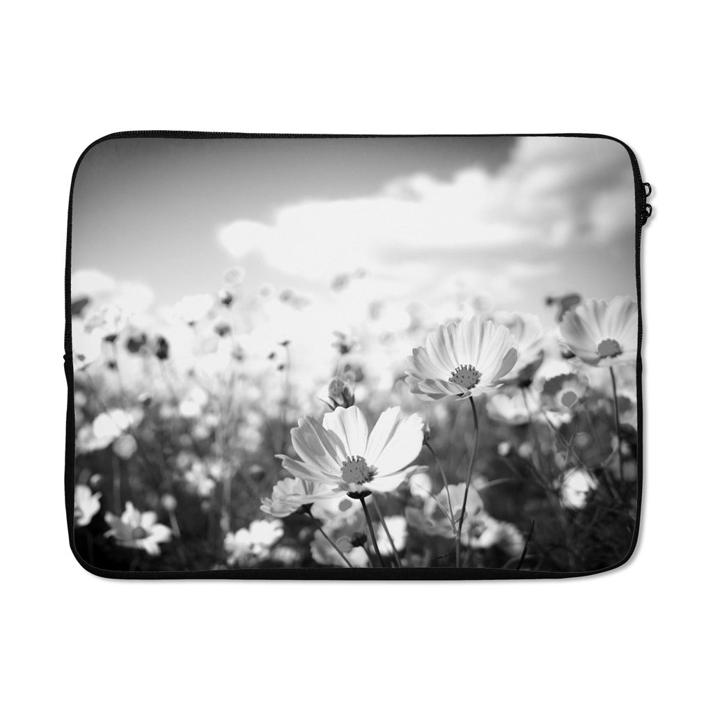 MuchoWow Laptop Hülle 17 Zoll Laptoptasche Blumen - Wiese - Lila - Gras - Weiß - Wolken - Blau - Zipper - Schutzabdeckung