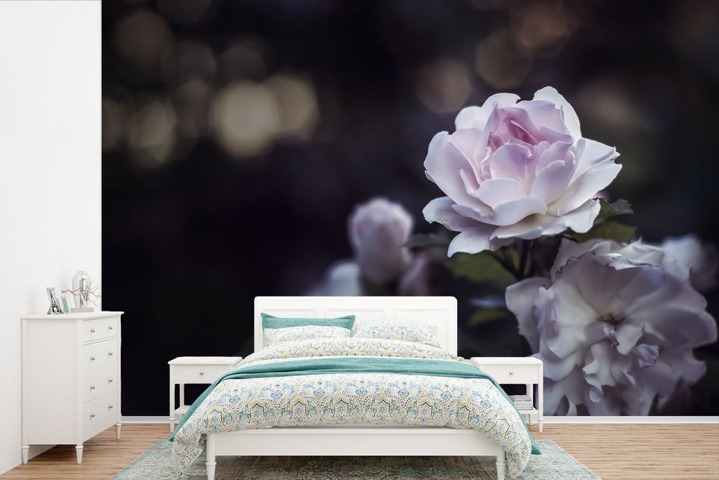 MuchoWow Fototapete für Wohnzimmer oder Schlafzimmer Wandtapete Vinyl Motivtapete Rosen - Blumen - Nacht - 525x350 cm - Das Hintergrundbild