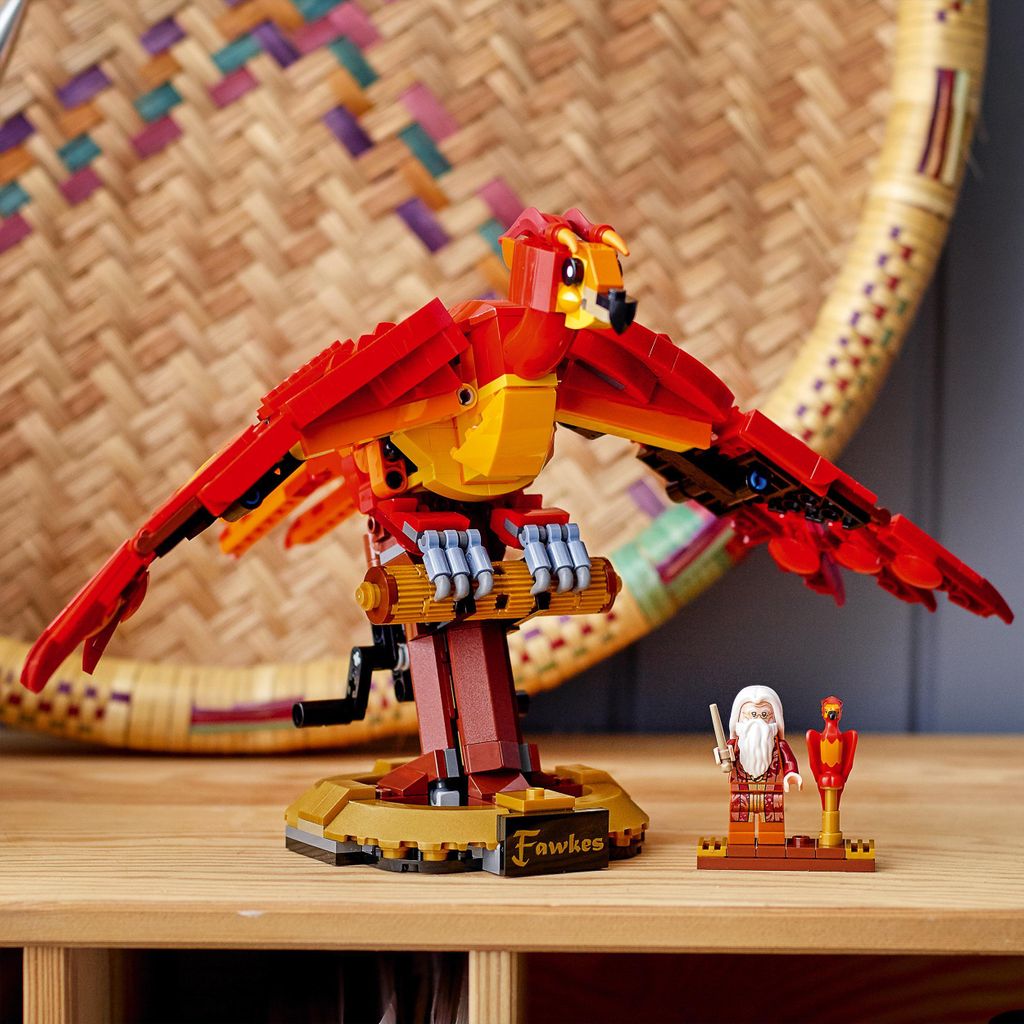 LEGO 76394 Harry Potter Fawkes, Dumbledores Phönix, Produktbild 3