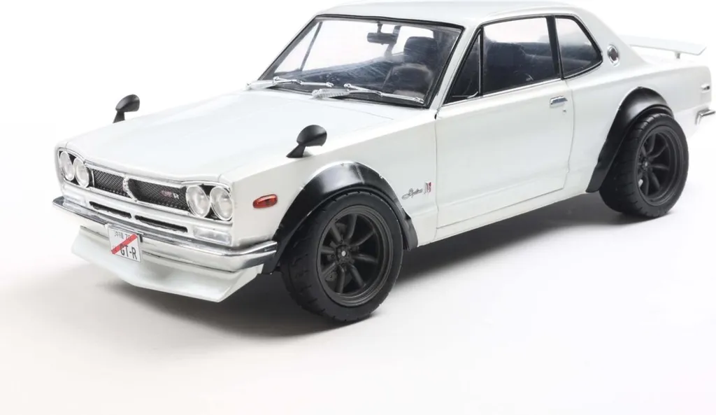 Voiture de collection miniature Nissan Skyline C10 1970 blanche 1:18 Solido