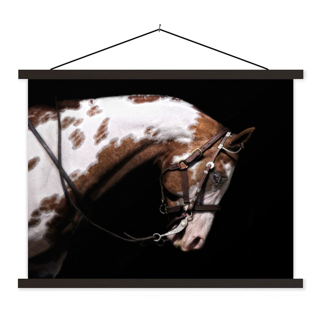 MuchoWow Textilposter Pferd - Halfter - Flecken 120x90 cm mit schwarzem Rahmen - Aufhänger für Poster