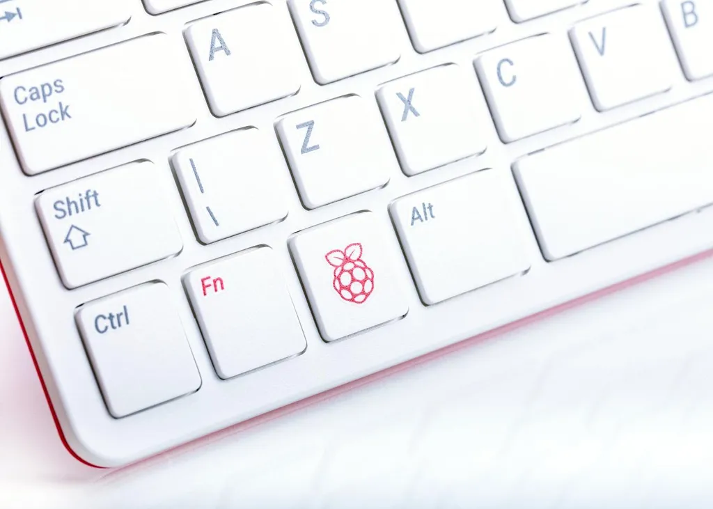 Raspberry Pi 400 FR Solution PC Gain de Place contre l'Encombrement Bureau - 7
