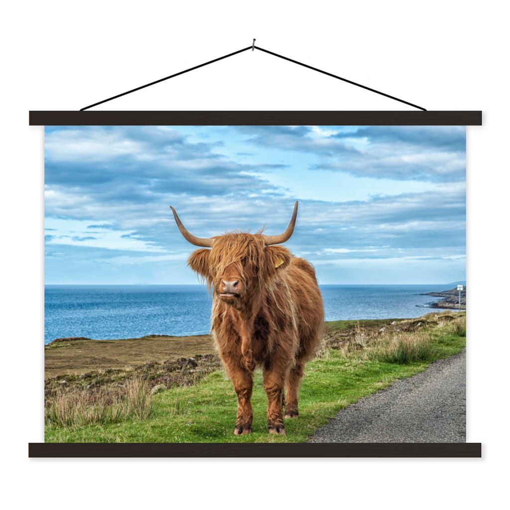 MuchoWow Textilposter Schottischer Highlander - Wasser - Hörner 150x113 cm mit schwarzem Rahmen - Wohnzimmer