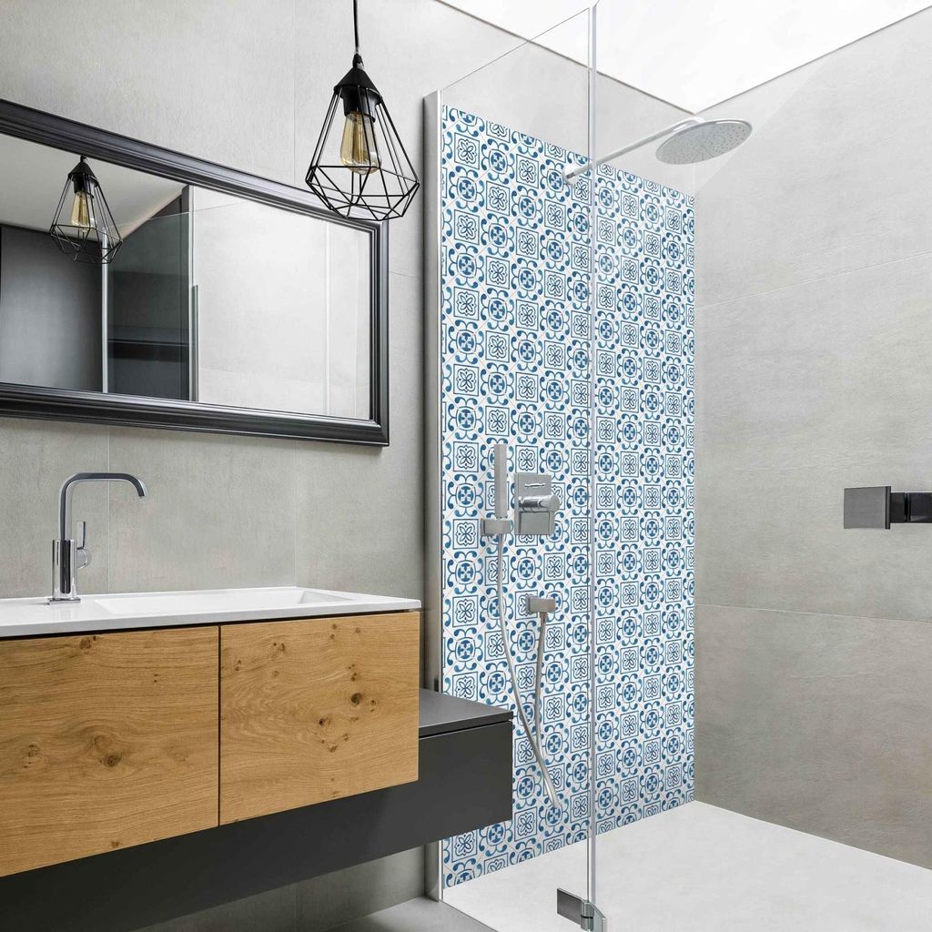 Duschrückwand Muster selbstklebend - 0.61 mm Wandpaneel wasserfest Ornament blau Fliesenoptik Badrückwand fugenlos Premium matt 80x210 cm