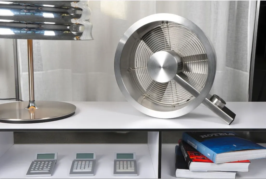 Ventilateur de bureau Stadler Form Q argent pour rafraîchir le salon