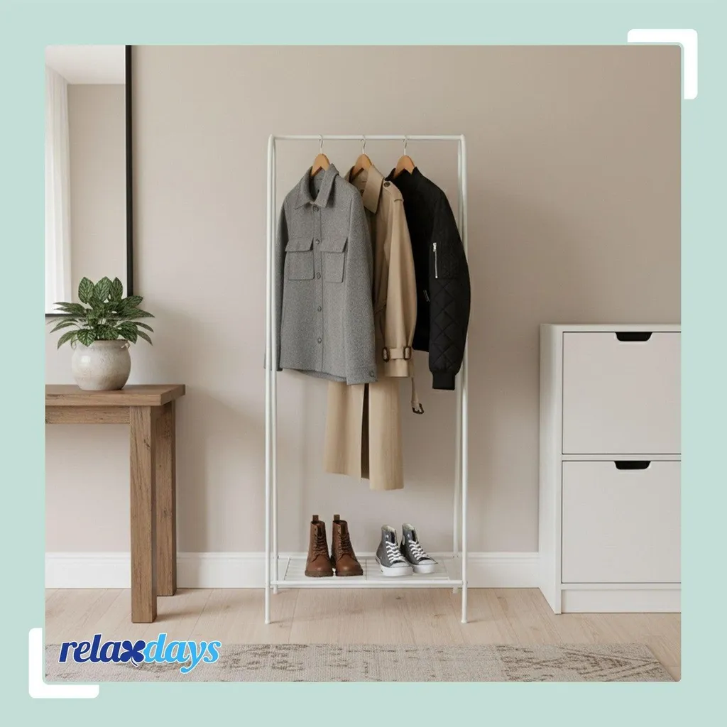 Solution petit couloir : Porte-manteau étroit en fer avec étagères bois