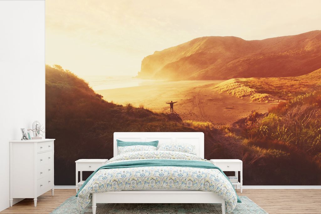 MuchoWow Fototapete für Wohnzimmer oder Schlafzimmer Wandtapete Vinyl Motivtapete Jubelnder Mann bei Sonnenuntergang - 525x350 cm - Das Hintergr...