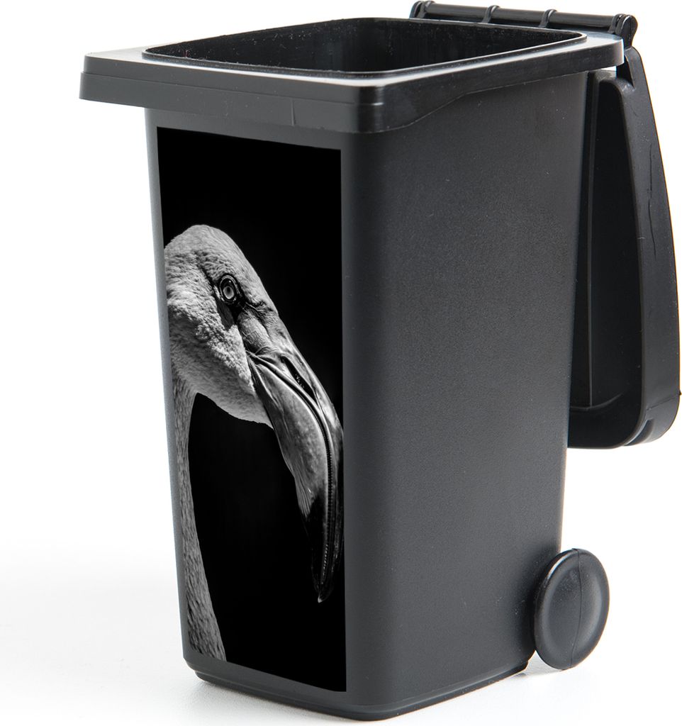 MuchoWow Mülltonnenaufkleber Tierporträt Flamingo in schwarz und weiß 38x80 cm - Behälteraufkleber - Mülleimer-Aufkleber - Container-Aufkleber