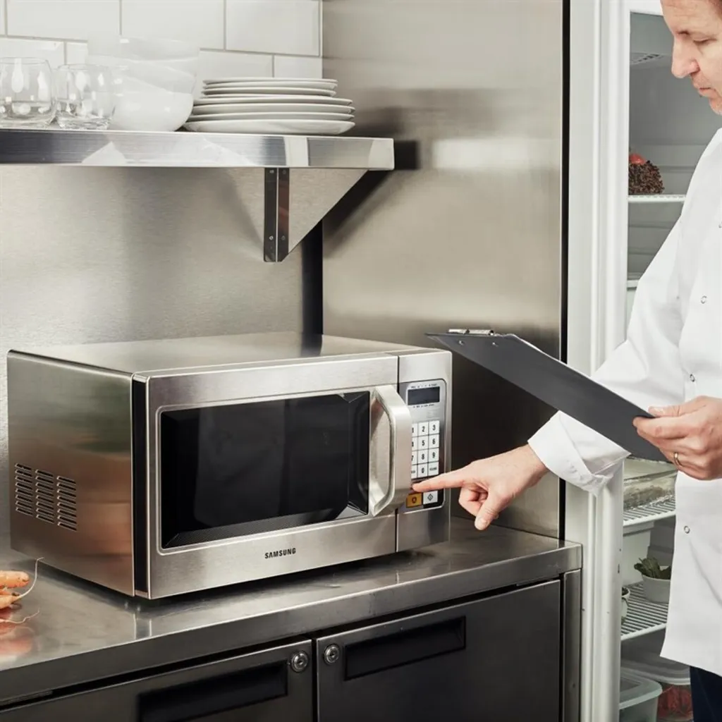 Four micro-ondes professionnel Samsung CM1089 - Inox et Programmable - 3