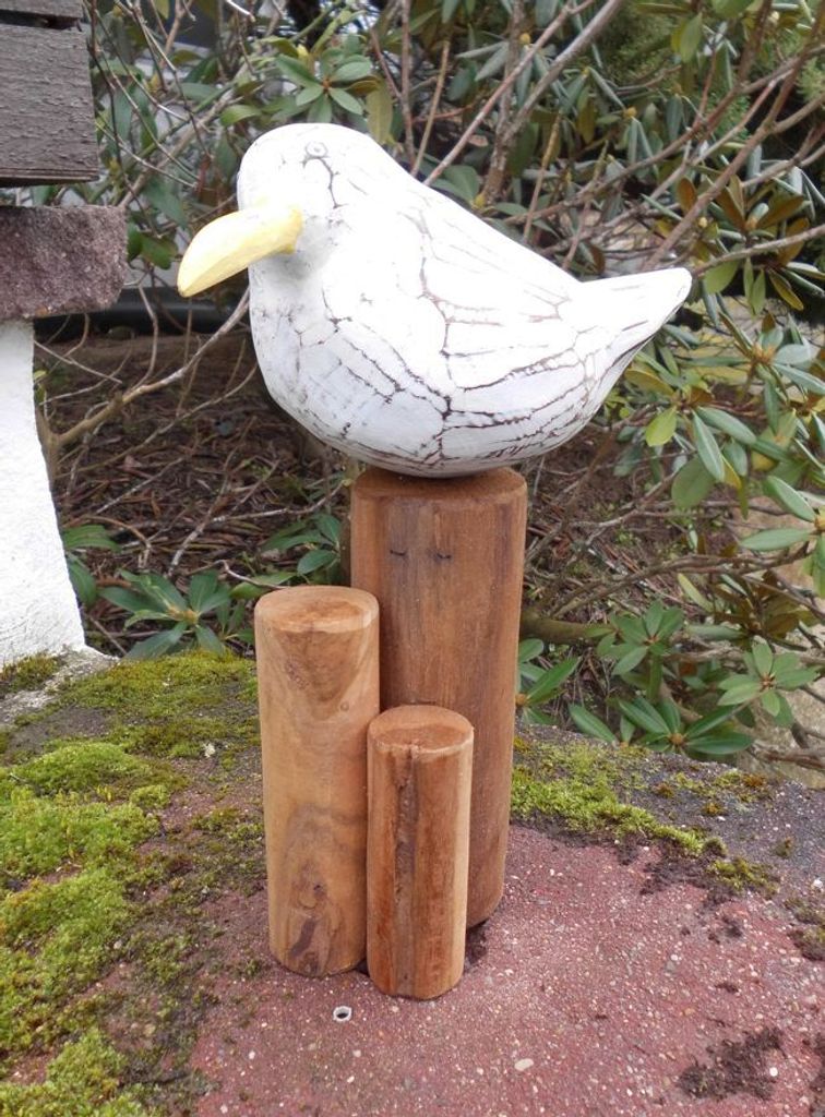 Freche Möwe auf Poller Statue maritime Deko Holz Handarbeit Produktbild 