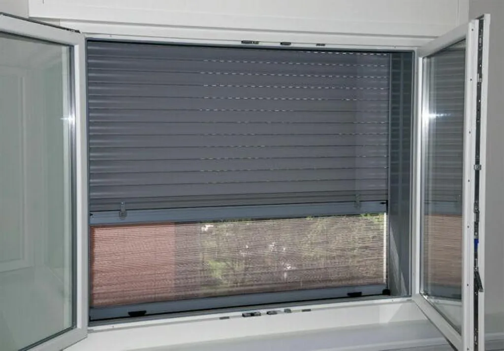 Store moustiquaire enroulable blanc pour fenêtre et volet roulant