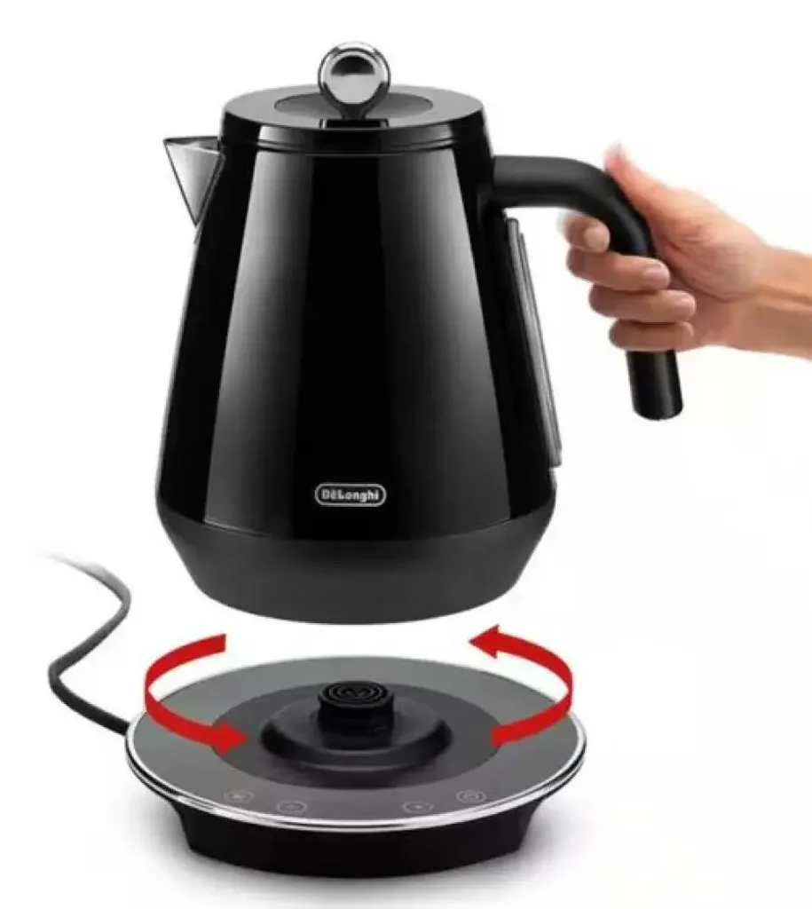 Préparer le Thé Facilement avec la Bouilloire De'Longhi KBY2011.BK Noire