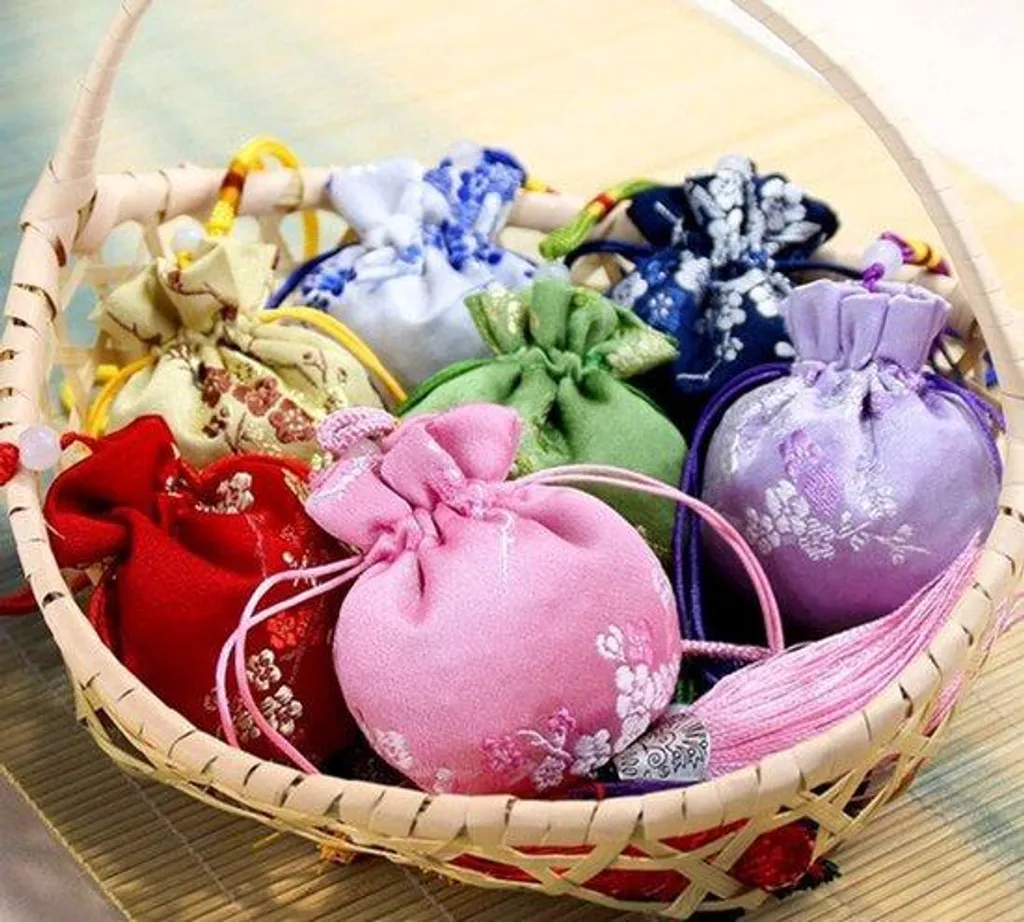 Pochette cadeau bijoux en soie brodée pour emballage de luxe - 7 pcss