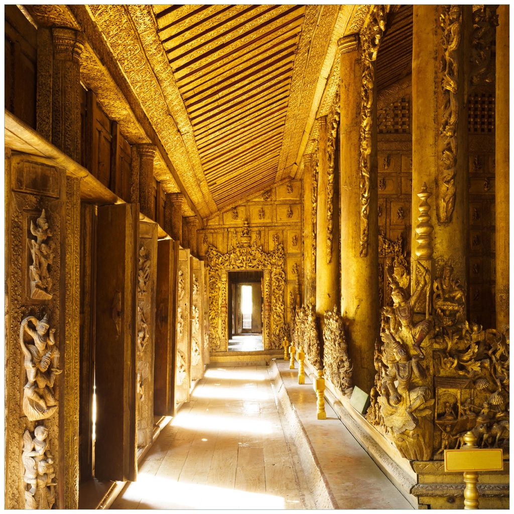 Wallario Magnet für Kühlschrank / Geschirrspüler, magnetisch haftende Folie - 60 x 60 cm, Motiv: Buddhistischer Tempel aus Holz - Mandaley