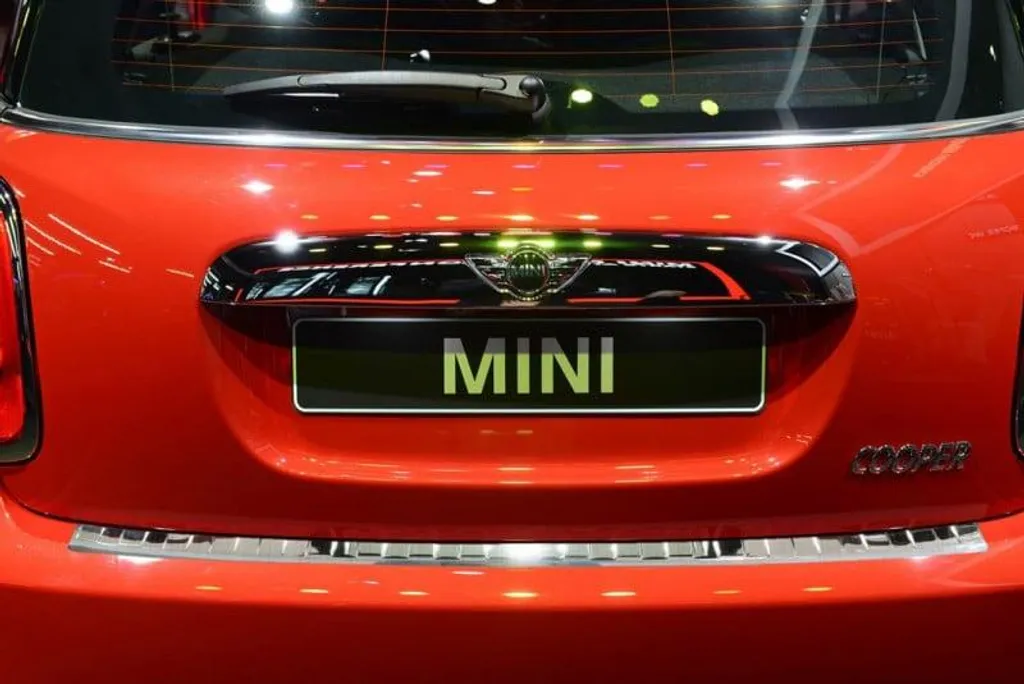 Protection bord de coffre Mini Cooper F57 : protégez votre carrosserie