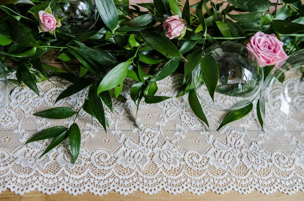 Ruban dentelle blanche 15cm rouleau de 9m pour chemin de table chic