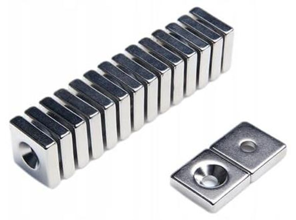 Top Magnesy - 10 Stück Neodym Magnete 15x15x4 mm N38 mit Senkbohrung für Schrauben - extra starke Haftmagnete für Montage, Werkstatt & Industrie