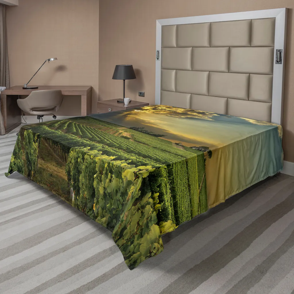 ABAKUHAUS Lenzuolo, tramonto sui vigneti del sud della Francia, immagini di raggi di sole e nuvole, lenzuolo morbido e confortevole per un letto decorativo, 1 pezzo, 266 cm x 260 cm, verde, giallo, grigio