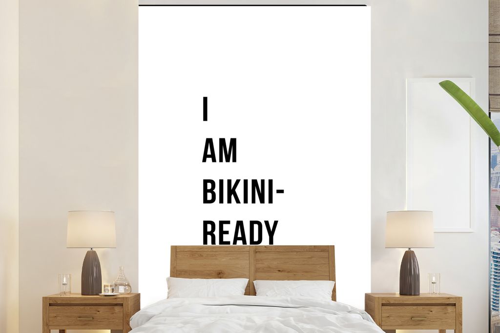 MuchoWow Fototapete für Wohnzimmer oder Schlafzimmer Wandtapete Vinyl Motivtapete Weiß - Zitat - Ich bin bereit für den Bikini - 145x220 cm - ...