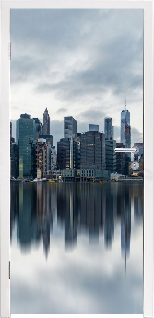 MuchoWow Türtapete Selbstklebende Türfolie New York - Skyline - Spiegelung 75x205 cm Türposter Türaufkleber Klebefolie Türklebefolie - XXL-A...