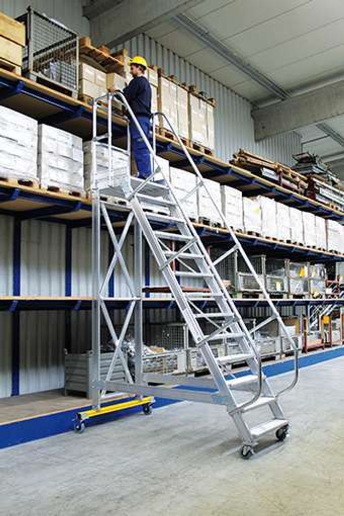 Günzburger Steigtechnik Plattformtreppe 60° fahrbar Stufenbreite 1 m 8 Stufen - 600748