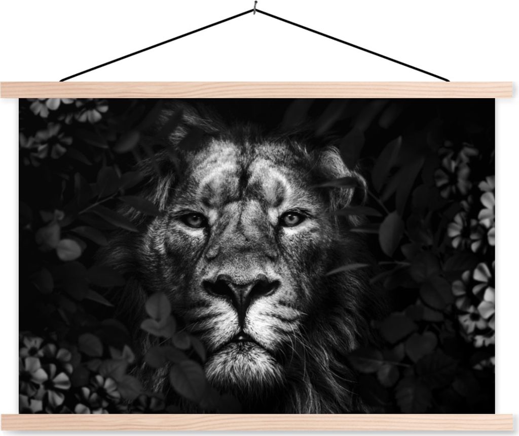MuchoWow Textilposter Löwe mit Blumen und Blättern im Dschungel - schwarz und weiß 60x40 cm mit holzfarbenen Rahmen - Bilder