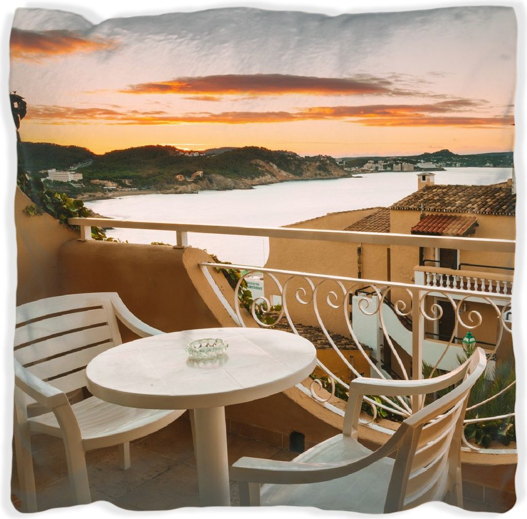 Wallario Premium Kissen, weiche Oberfläche, mit Motiv Sommer in Spanien - Ausblick von einer schönen Terrasse auf das Meer, Größe: 40 x 40 cm, ...