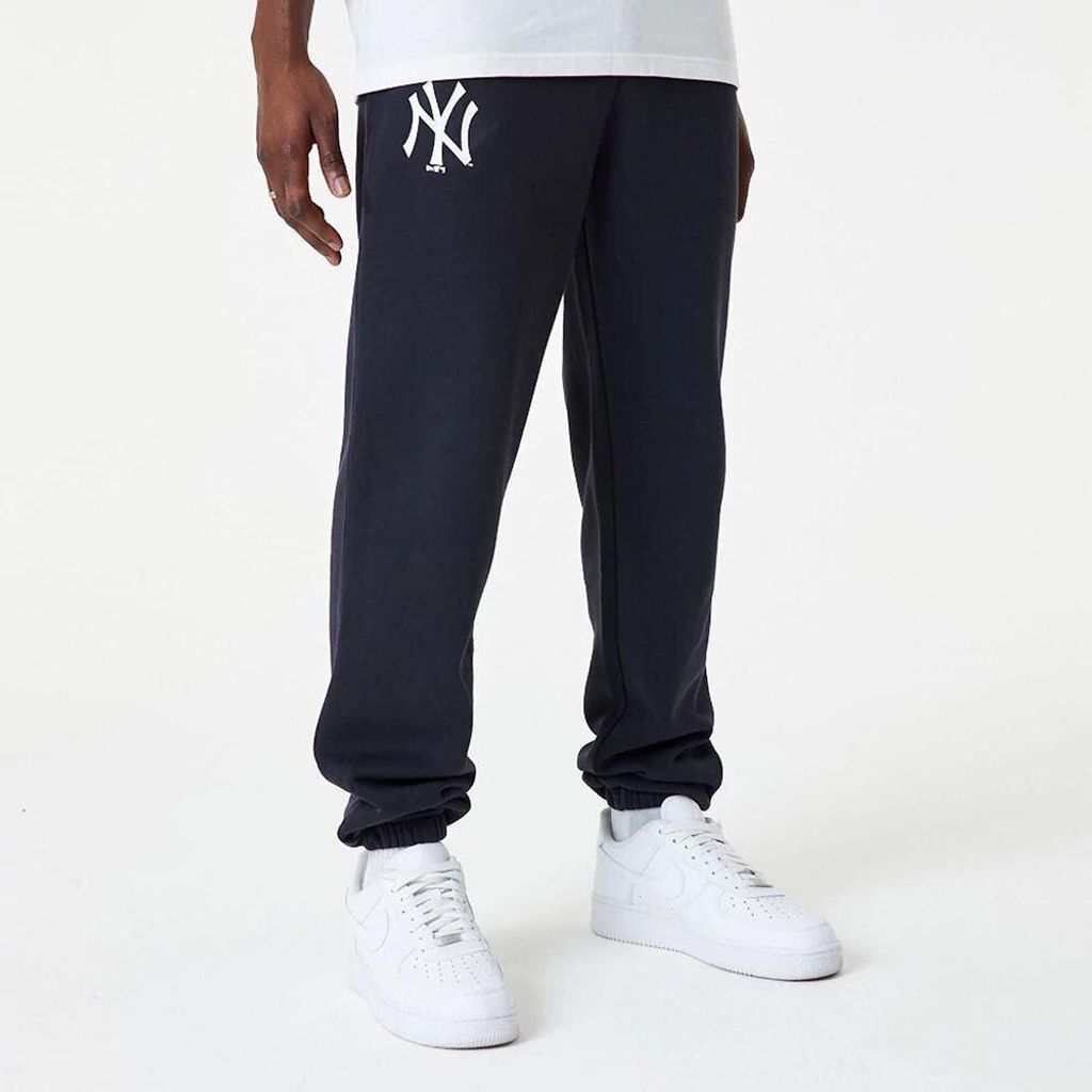 New Era MLB Essentials Jogginganzug von NEYYAN NVYWHI, Größe M
