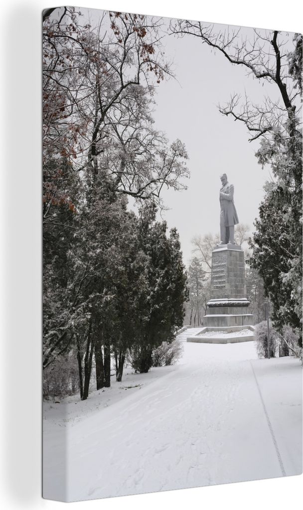 OneMillionCanvasses - Leinwandbilder - 90x140 cm, Besonderes Denkmal in einem verschneiten Park von Dnipro in der Ukraine, Wandbilder Kunstdruck ...